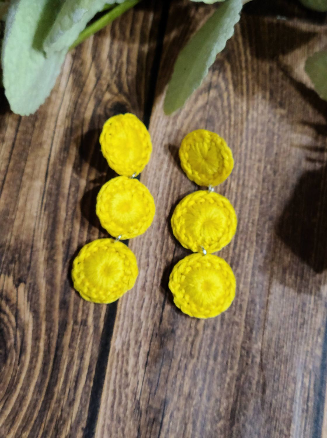 Spring yellow triple circle dangle earrings.