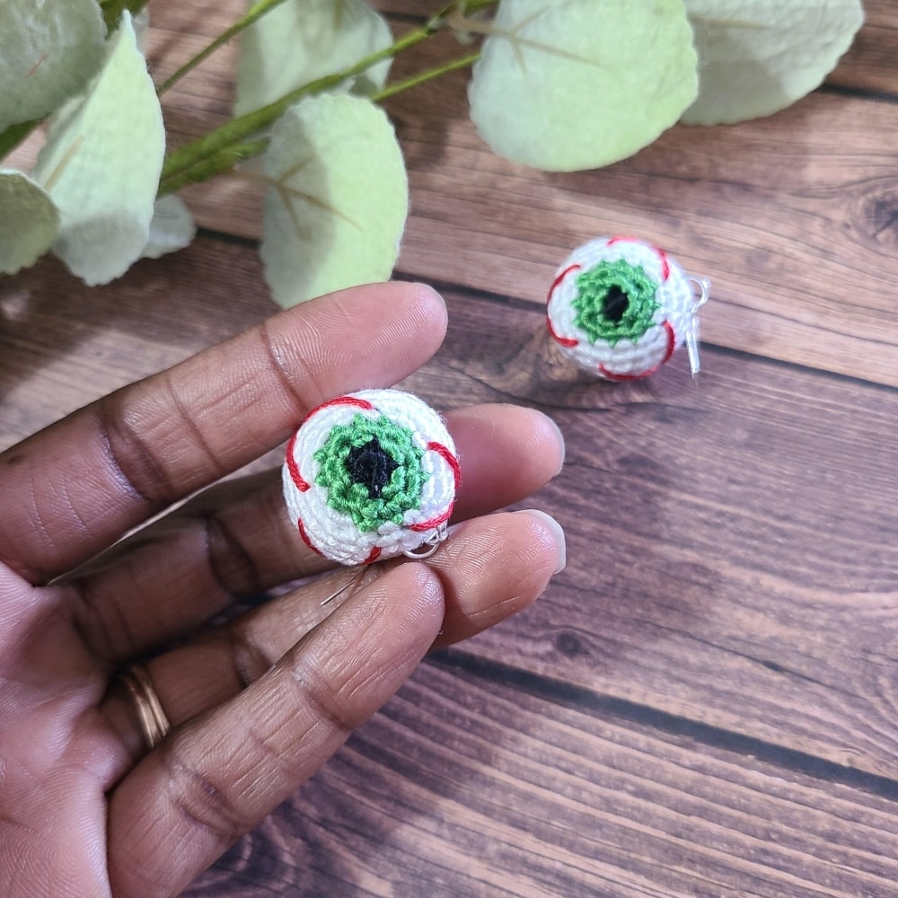 Green eye ball earrings that good for Halloween Earrings.