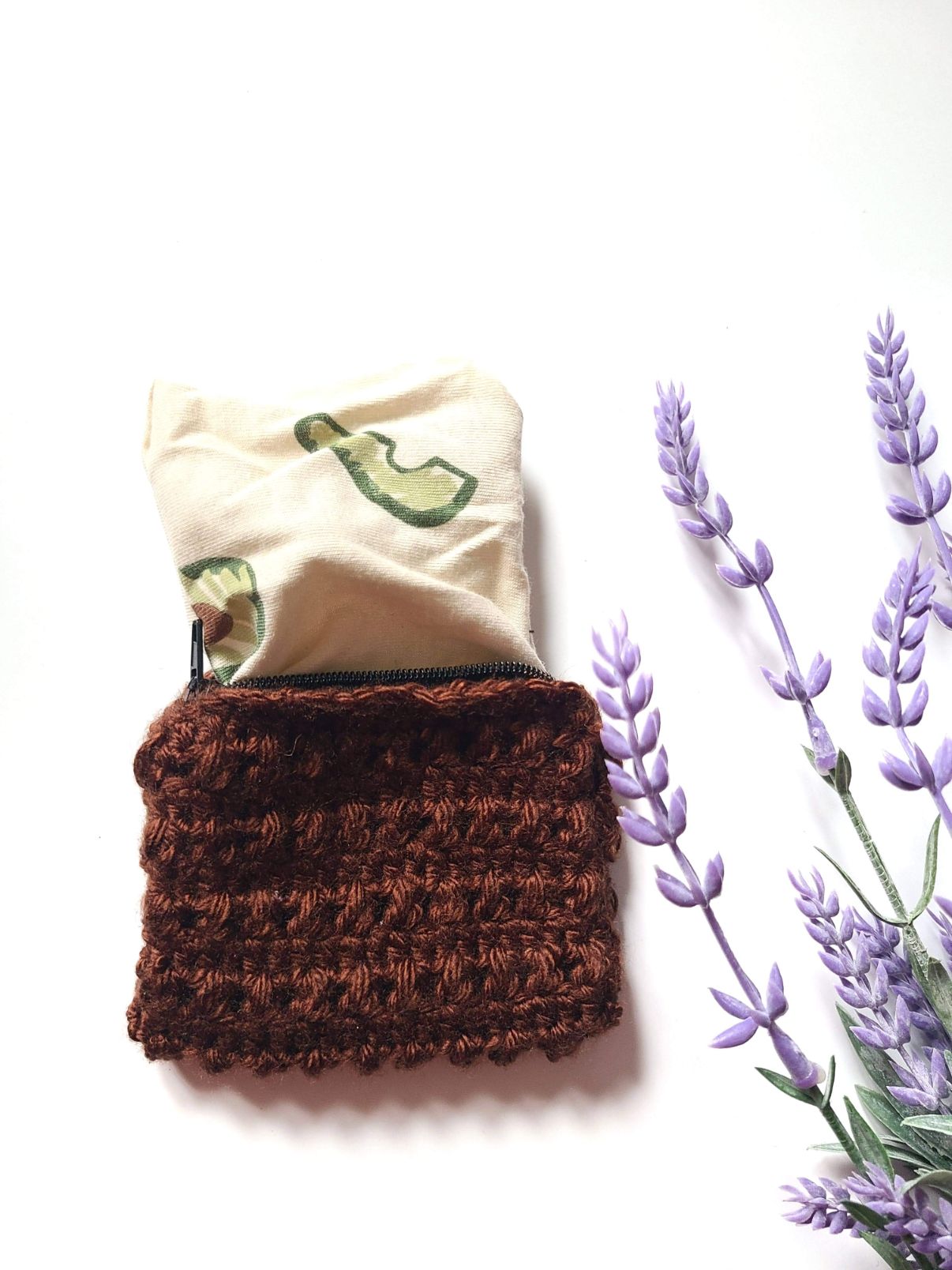 Brown change purse that is lined with avocado fabric